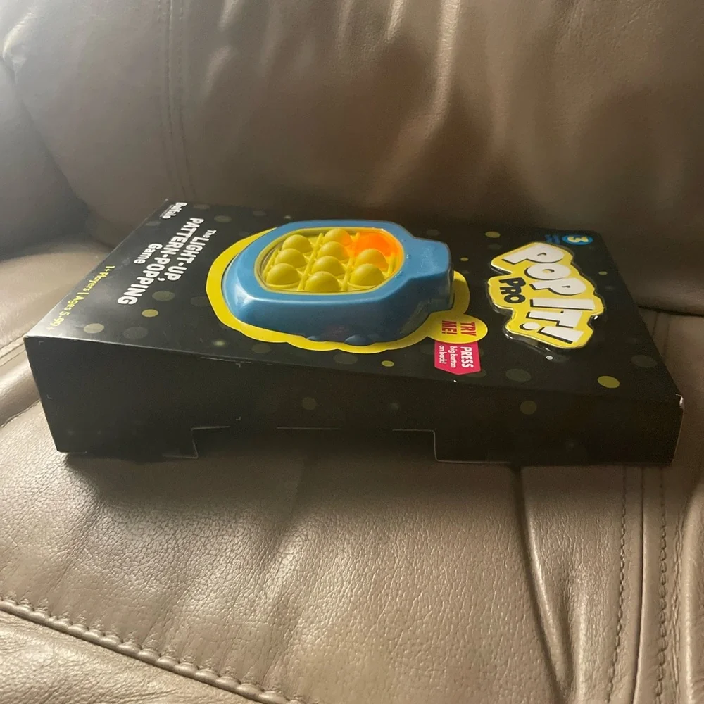 Buffalo Games Button Pop It! Pro Light-Up Game New In Box Batteries Included